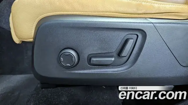 Volvo XC40 2021 — Photo 28/38
