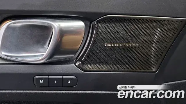 Volvo XC40 2021 — Photo 34/38