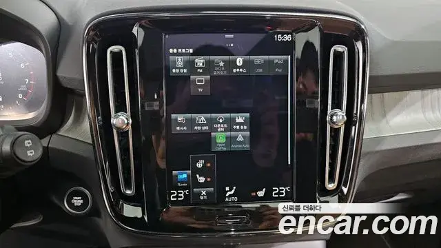 Volvo XC40 2021 — Photo 6/38