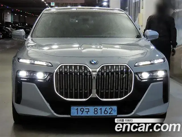 BMW i7 2023 — Şəkil 12/20