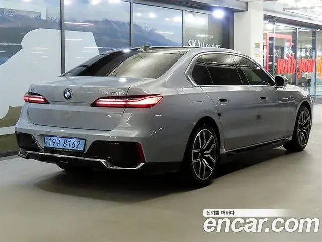 BMW i7 2023 — Şəkil 17/20