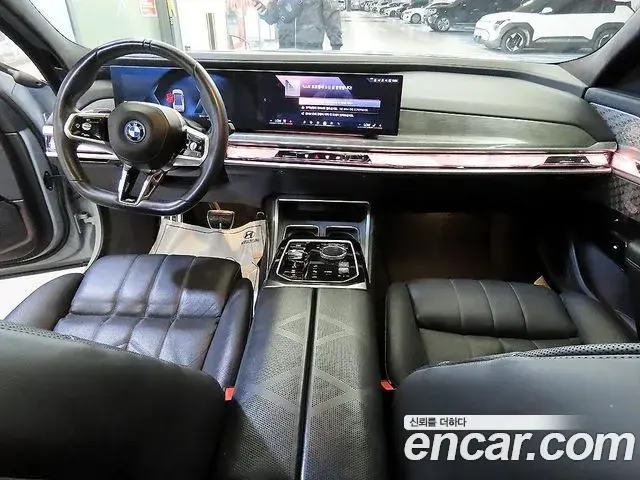 BMW i7 2023 — Şəkil 8/20