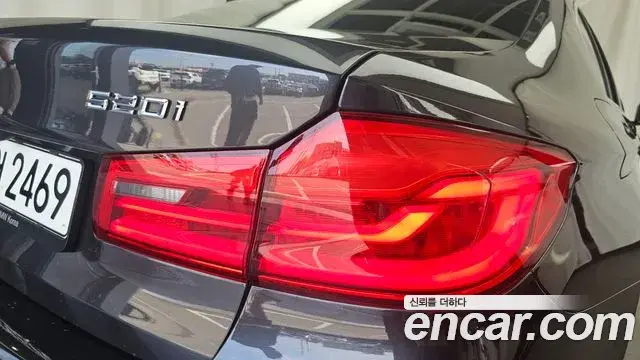 BMW 5 Series 2020 — Şəkil 9/32