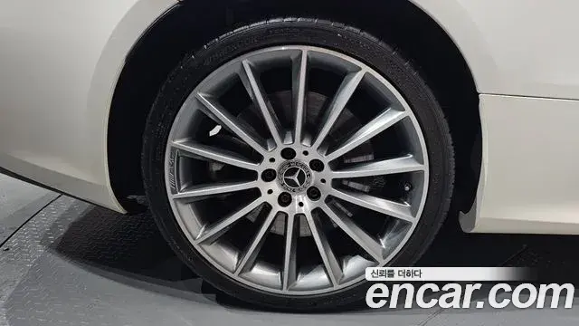 Mercedes-Benz E-Class 2020 — Photo 16/35