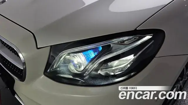 Mercedes-Benz E-Class 2020 — Photo 9/35