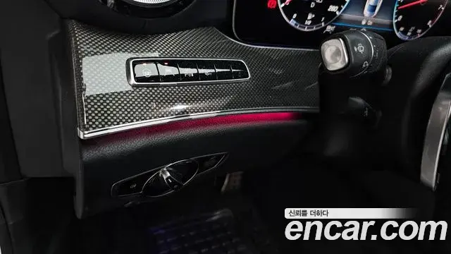 Mercedes-Benz E-Class 2020 — Photo 8/35