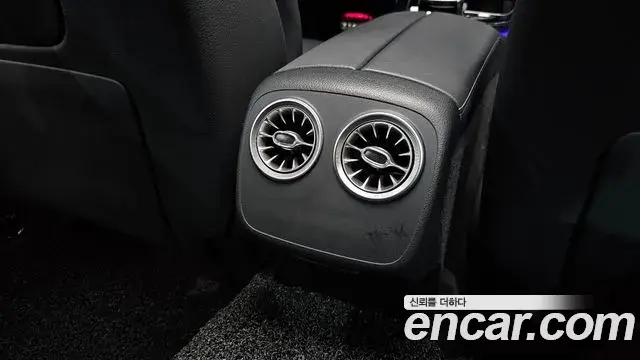 Mercedes-Benz E-Class 2020 — Photo 27/35