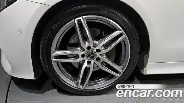 Mercedes-Benz E-Class 2018 — Photo 20/20