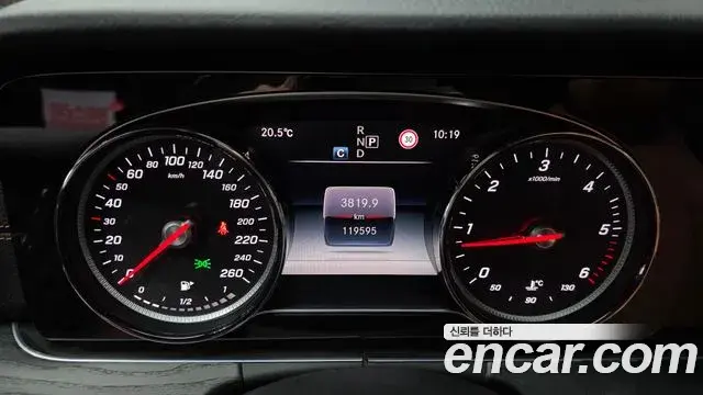 Mercedes-Benz E-Class 2018 — Photo 7/20