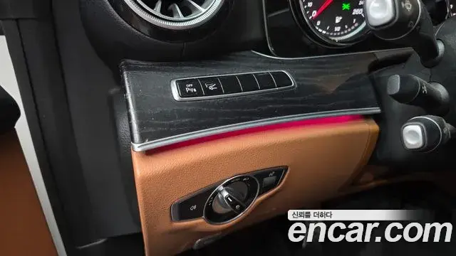 Mercedes-Benz E-Class 2018 — Photo 3/20