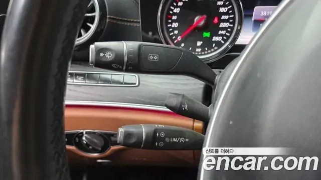Mercedes-Benz E-Class 2018 — Photo 18/20