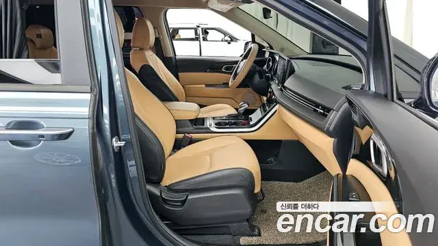 Kia Carnival 2021 — Photo 32/34