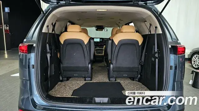 Kia Carnival 2021 — Photo 30/34