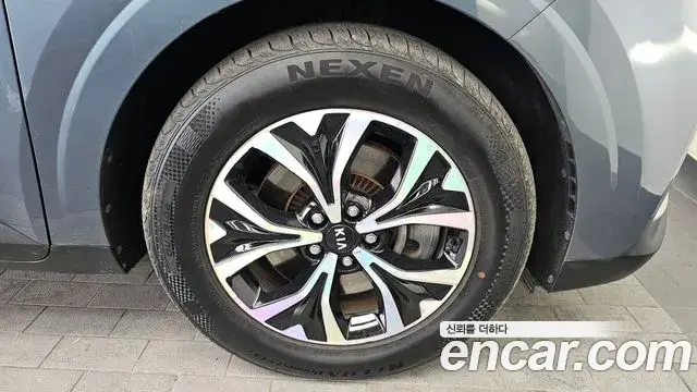 Kia Carnival 2021 — Photo 33/34