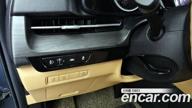 Kia Carnival 2021 — Photo 25/34