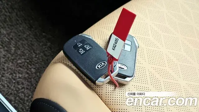 Kia Carnival 2021 — Photo 2/34