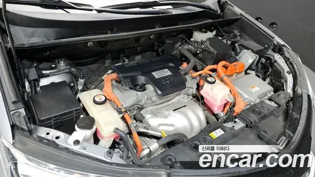 Toyota RAV4 2018 — ფოტო 17/35