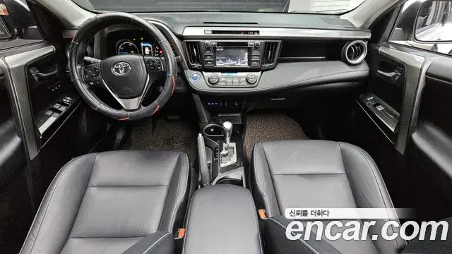 Toyota RAV4 2018 — ფოტო 22/35