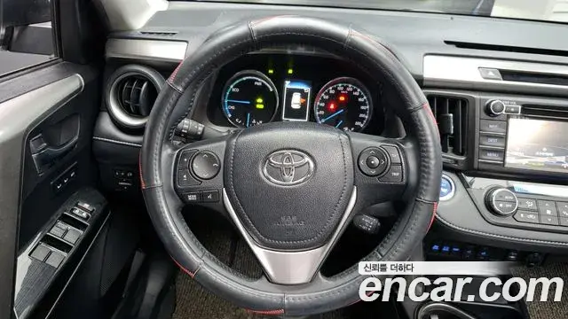 Toyota RAV4 2018 — ფოტო 2/35