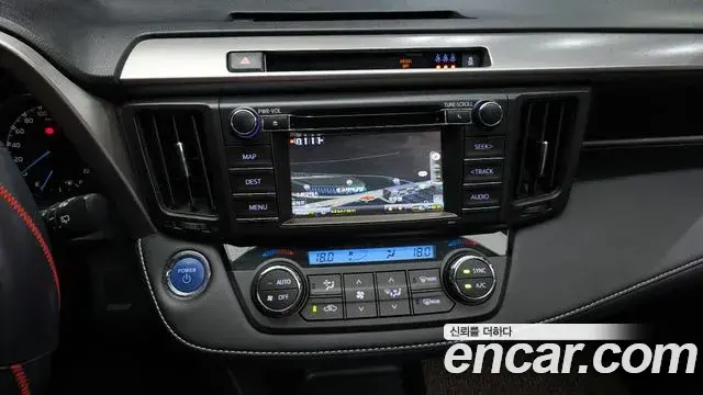 Toyota RAV4 2018 — ფოტო 26/35