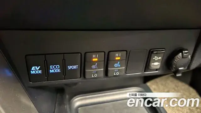 Toyota RAV4 2018 — ფოტო 20/35