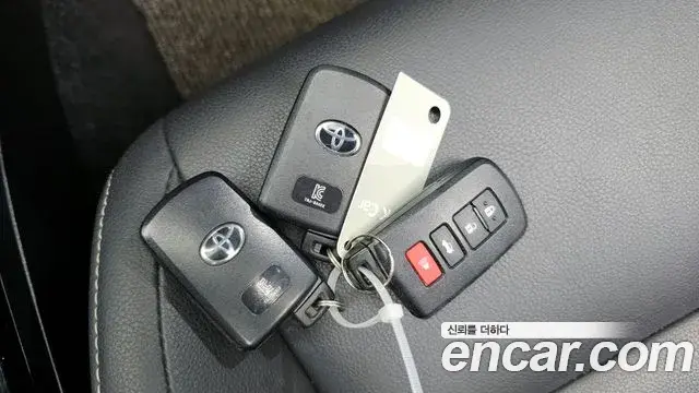 Toyota RAV4 2018 — ფოტო 23/35
