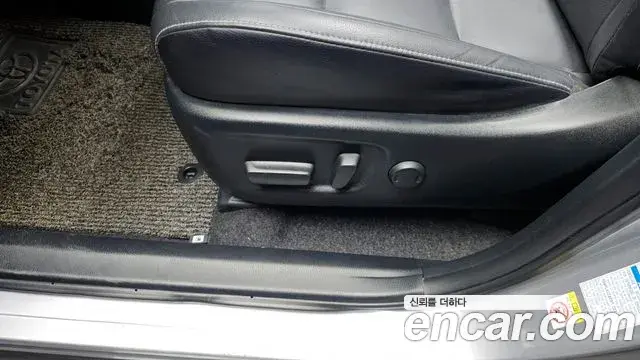 Toyota RAV4 2018 — ფოტო 4/35