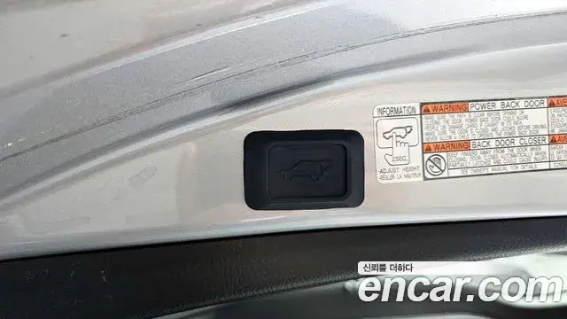 Toyota RAV4 2018 — ფოტო 32/35