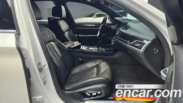 BMW 7 Series 2018 — Şəkil 8/20