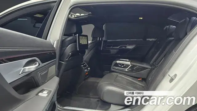 BMW 7 Series 2018 — Şəkil 15/20