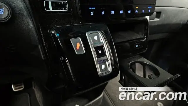 Hyundai Staria 2023 — Photo 9/20