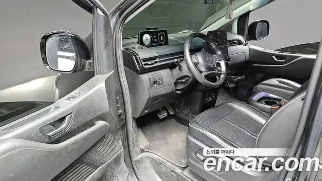 Hyundai Staria 2023 — Photo 12/20