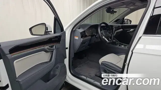 Volkswagen Touareg 2025 — Şəkil 17/23