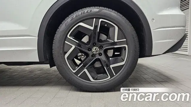 Volkswagen Touareg 2025 — Şəkil 8/23