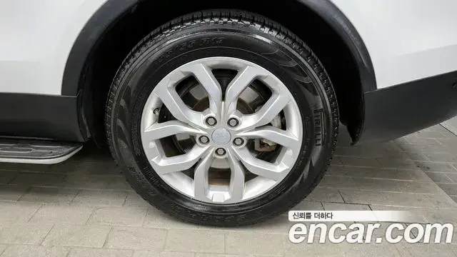 Land Rover Discovery 5 2019 — Şəkil 19/31