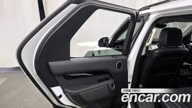 Land Rover Discovery 5 2019 — Şəkil 16/31