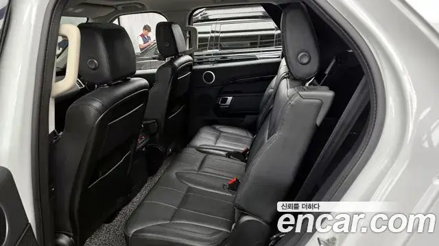 Land Rover Discovery 5 2019 — Şəkil 12/31
