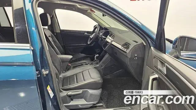 Volkswagen Tiguan 2021 — Şəkil 22/32