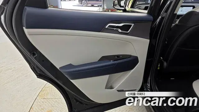 Kia Sportage 2022 — ფოტო 11/32