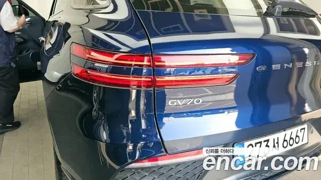 Genesis GV70 2021 — ფოტო 33/34