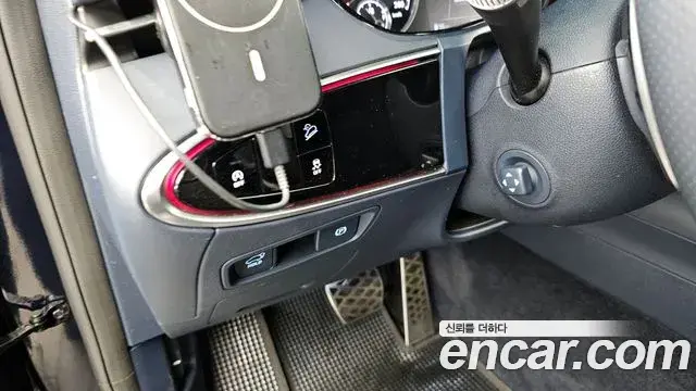 Genesis GV70 2021 — ფოტო 28/34