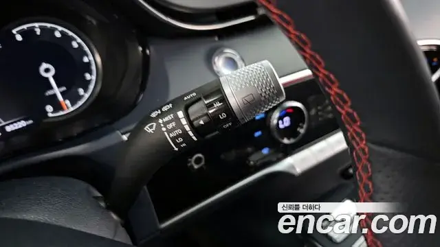 Genesis GV70 2021 — ფოტო 22/34