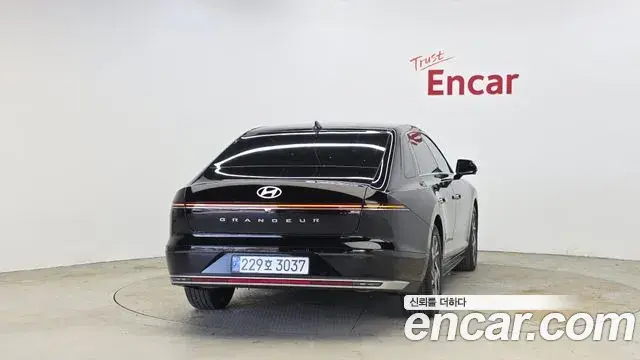 Hyundai Grandeur Hybrid 2024 — Photo 11/31