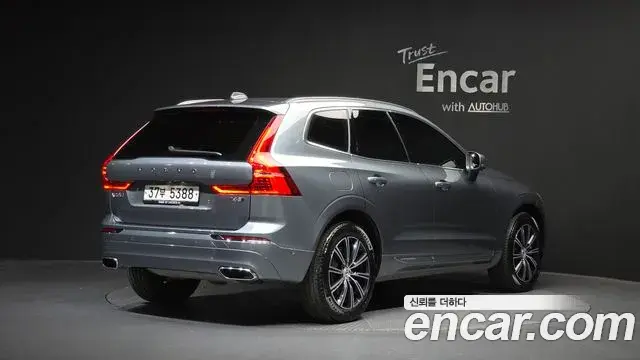 Volvo XC60 2018 — Фото 1/20