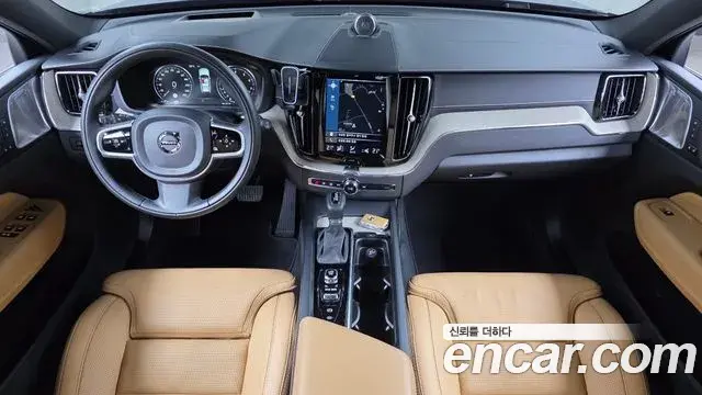 Volvo XC60 2018 — Фото 9/20