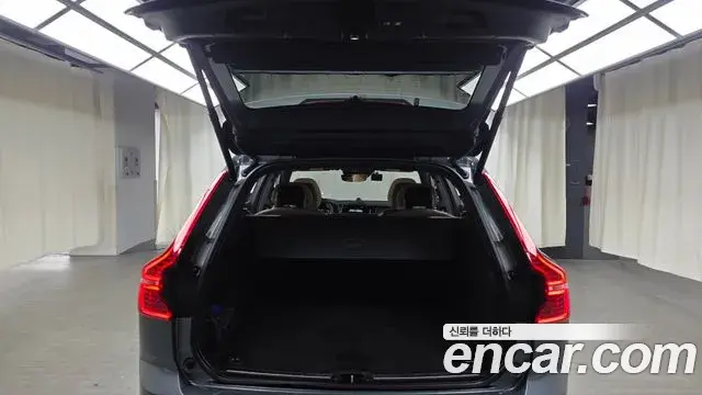 Volvo XC60 2018 — Фото 19/20