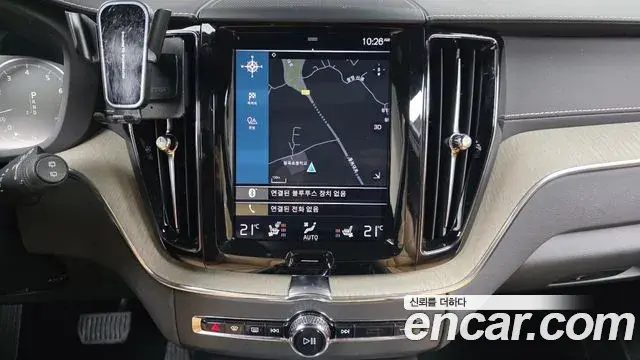 Volvo XC60 2018 — ფოტო 27/35