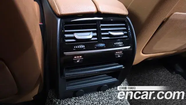 BMW 5 Series 2018 — Şəkil 20/32