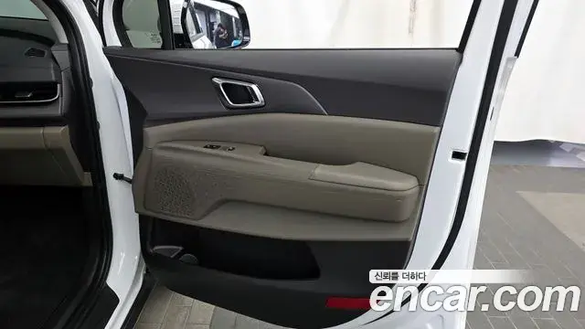 Kia Carnival 2025 — Photo 1/33