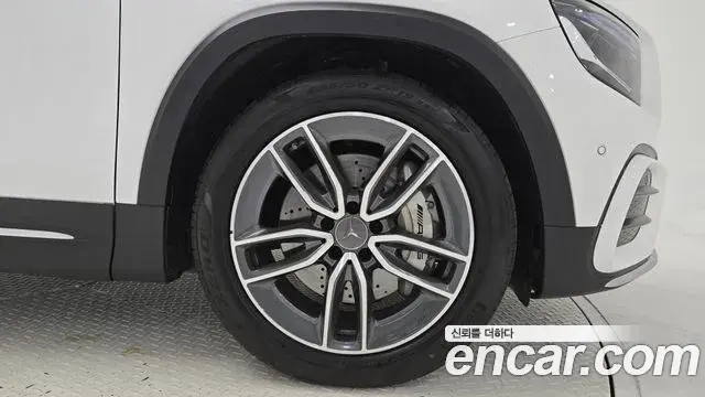 Mercedes-Benz GLB-Class 2025 — Фото 4/17